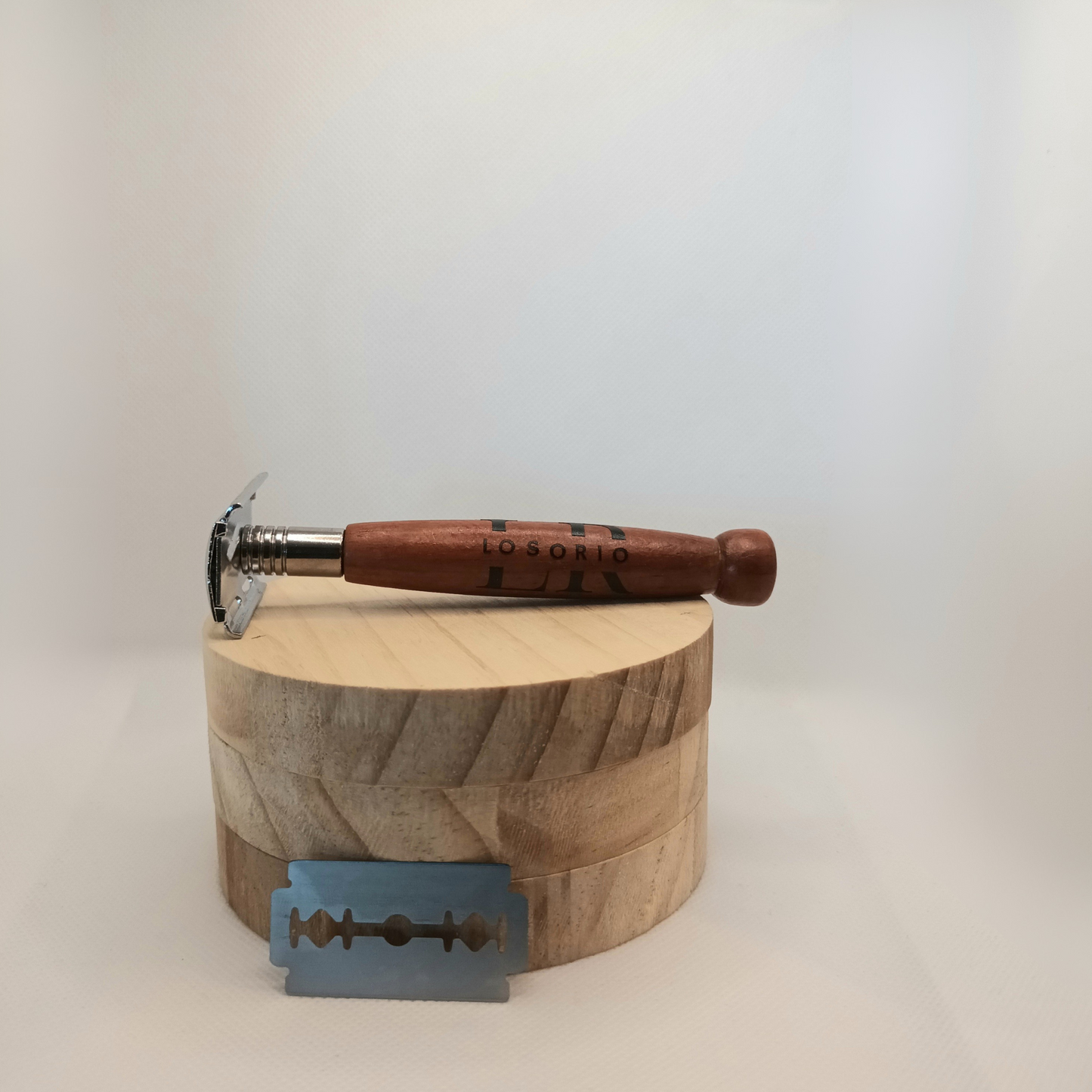 Rasoir de sureté avec manche en bois de hêtre