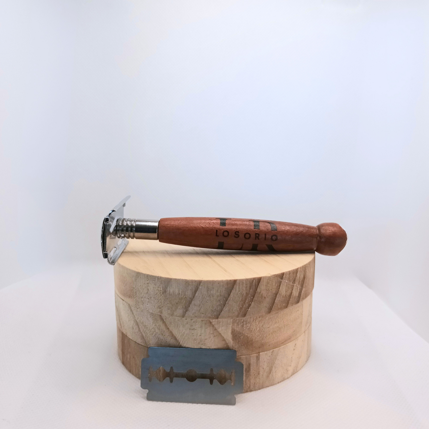 Rasoir de sureté avec manche en bois de hêtre