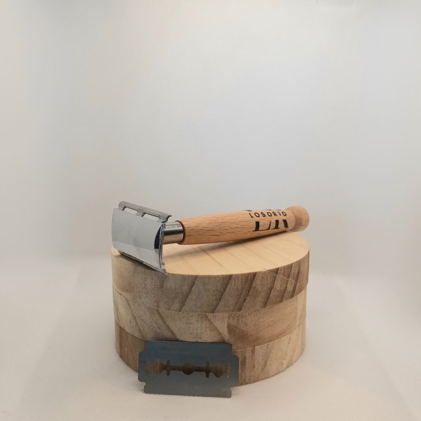 Rasoir de sureté avec manche en bois massif