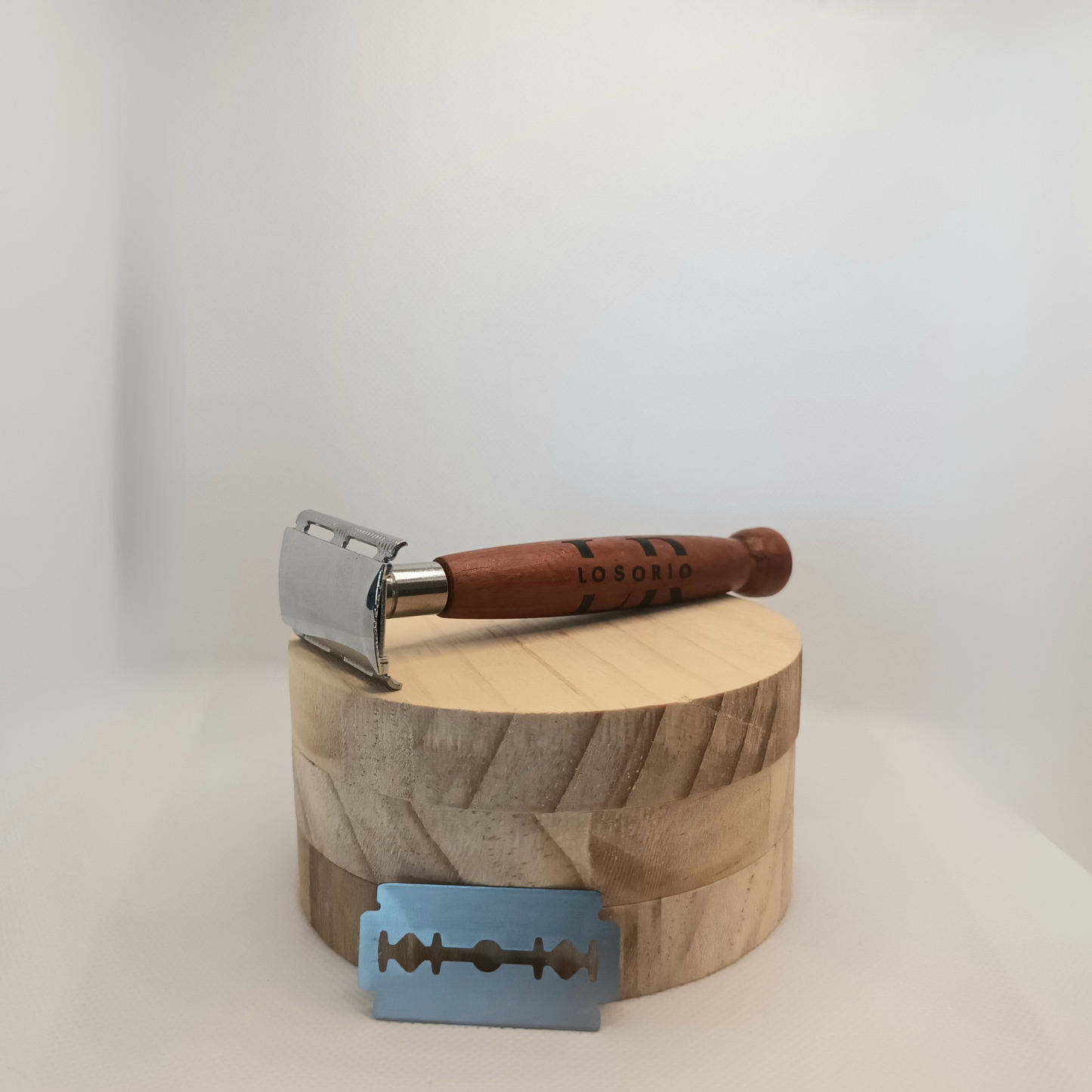 Rasoir de sureté avec manche en bois de hêtre