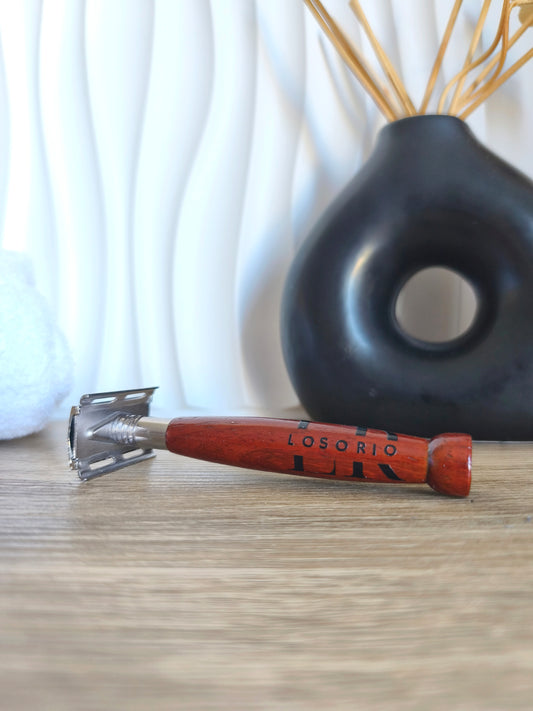 Rasoir de sureté avec manche en bois de hêtre